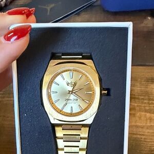 Golden Watch with White Dial - Hidden Hills